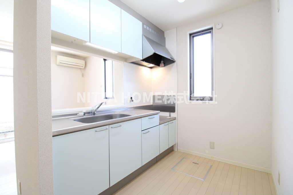 シャーメゾン楽音寺Dのキッチン|リビングが眺められるカウンターキッチン(^^♪