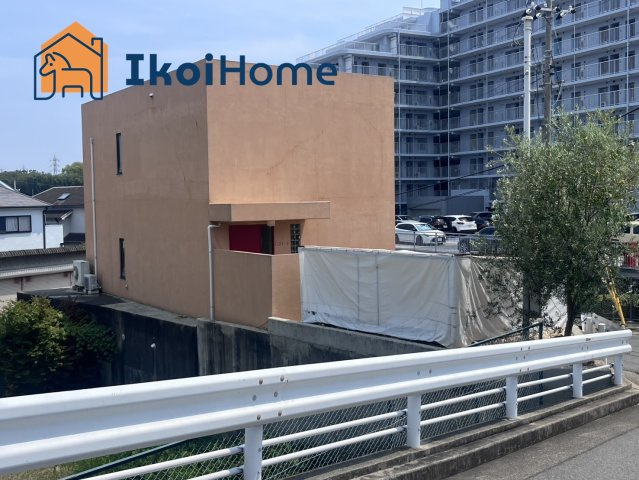 明石市藤江　中古戸建のエントランス|物件・当店の最寄駅まで無料送迎！最短10分で指定場所へお迎えに向かいます！まずはお問い合わせ下さい！