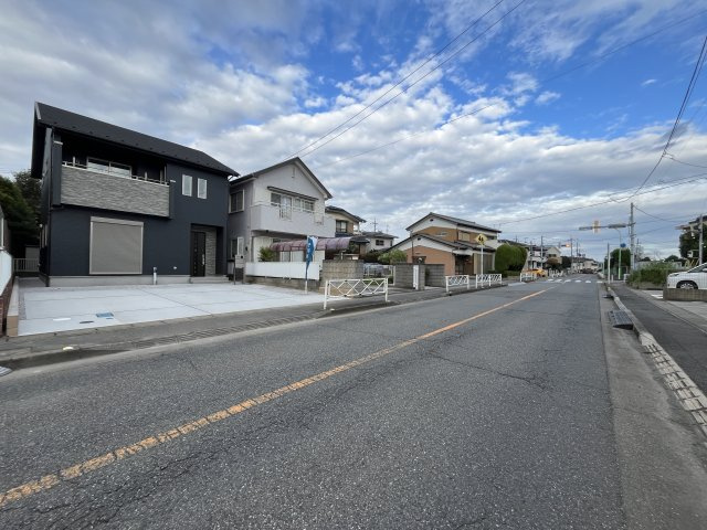 【前面道路含む現地写真】 | 深谷市上柴町西5丁目　ブルーミングガーデン　新築戸建　全1棟　1号棟 | 10/6撮影