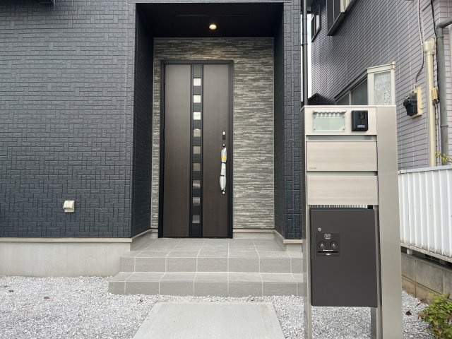 【玄関】 | 深谷市上柴町西5丁目　ブルーミングガーデン　新築戸建　全1棟　1号棟