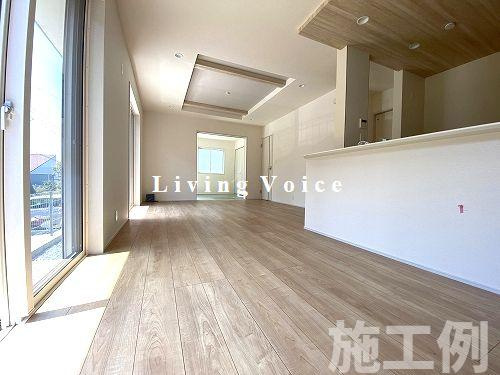 【居間・リビング】 | 【仲介手数料０円】平塚市万田1丁目　新築一戸建て | 平塚市万田1丁目　新築一戸建て