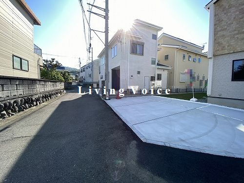 【前面道路含む現地写真】 | 【仲介手数料０円】平塚市万田1丁目　新築一戸建て | 平塚市万田1丁目　新築一戸建て