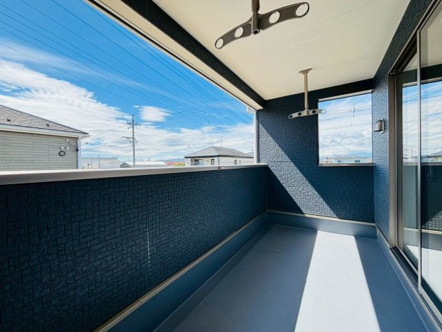 クワイエ　岐阜市河渡第１　全4区画分譲のバルコニー|バルコニーは南向きで洗濯物もよく乾きます！強度と表面積硬度を持つFPRで防水しています。