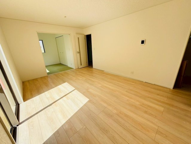 クワイエ　岐阜市河渡第１　全4区画分譲の居間・リビング|リビング別角度。