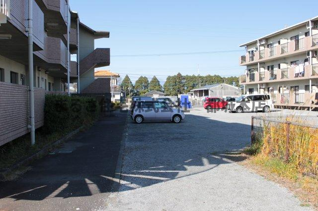 ピアコート旭の駐車場|駐車場があるので、車を買う予定の方も安心です