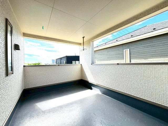 クワイエ　岐阜市河渡第１　全4区画分譲のバルコニー|バルコニーは南向きで洗濯物もよく乾きます！強度と表面積硬度を持つFPRで防水しています。