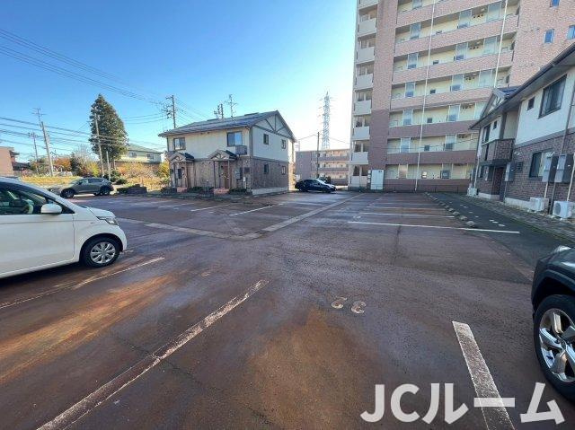 ロイヤルガーデン絆Dの駐車場