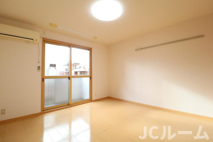 ロイヤルガーデン絆Dの居間・リビング