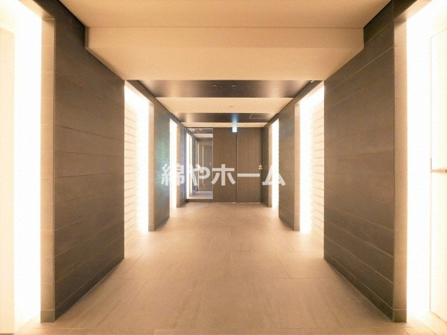 レジュールアッシュOSAKA今里駅前のロビー|建物の内部です