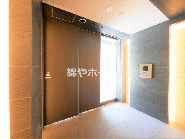 レジュールアッシュOSAKA今里駅前のエントランス|清潔なエントランスです