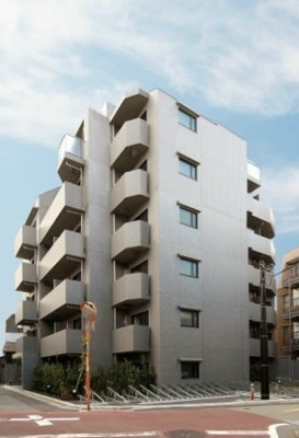【外観】 | ルーブル中野坂上参番館 | 鉄筋コンクリート造のガッチリとした建物。
