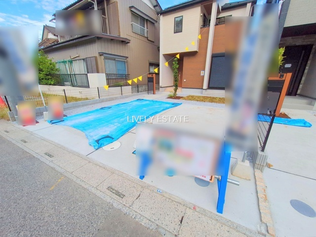 草加市新里町 新築分譲住宅 全3棟 2号棟の駐車場