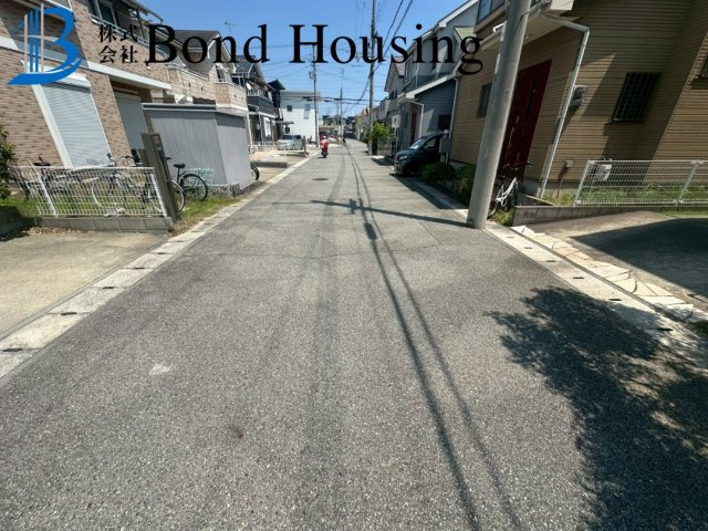 令和７年3月リフォーム済み　玉津町今津　中古戸建の前面道路含む現地写真