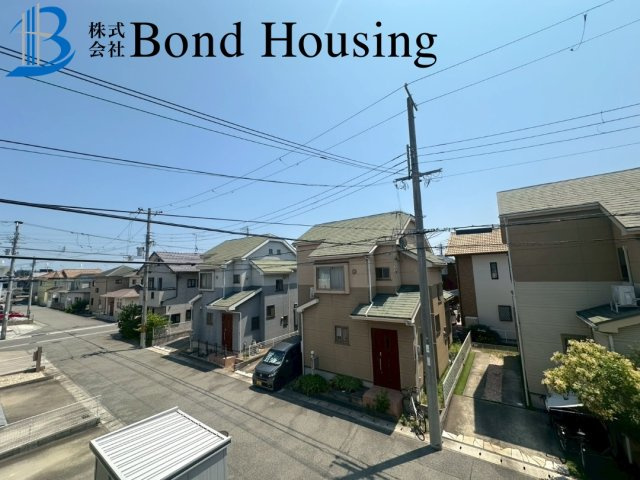 令和７年3月リフォーム済み　玉津町今津　中古戸建の前面道路含む現地写真