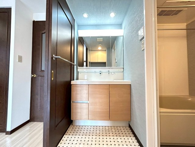 ◆京阪丹波橋駅徒歩４分◆リフォーム済み◆スーパー徒歩５分◆子育て環境良好◆ライオンズマンション伏見の独立洗面台|洗面