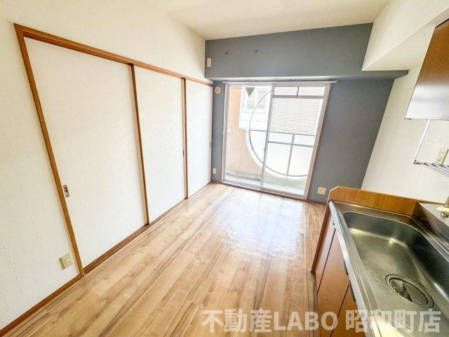  ラウンド東田辺の居間・リビング