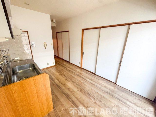  ラウンド東田辺の洋室