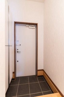 【玄関】 | エミリーハウス | ※同タイプの別の部屋の写真です。