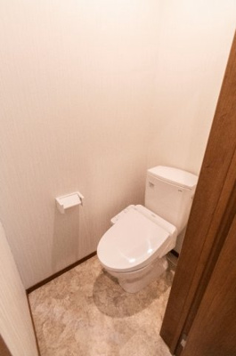 【トイレ】 | エミリーハウス | ※同タイプの別の部屋の写真です。