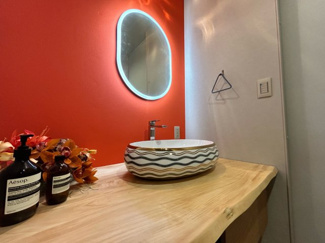 【独立洗面台】 | 大津市瀬田三丁目 天然木デザイン平屋建売 | 天然木（栃）の洗面台
ウレタン塗装なので水がとんでも安心です♪