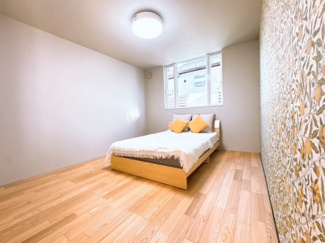 【寝室】 | 大津市瀬田三丁目 天然木デザイン平屋建売 | 主寝室にはシアター機能付きの照明があります									
