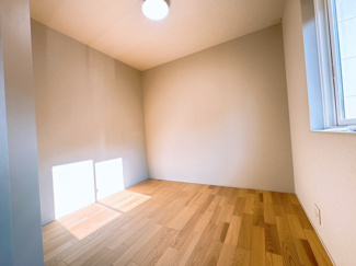 【洋室】 | 大津市瀬田三丁目 天然木デザイン平屋建売