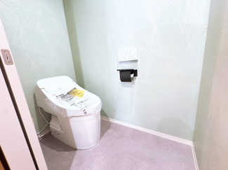 【トイレ】 | 大津市瀬田三丁目 天然木デザイン平屋建売 | トイレはTOTOのトイレを使用しています。