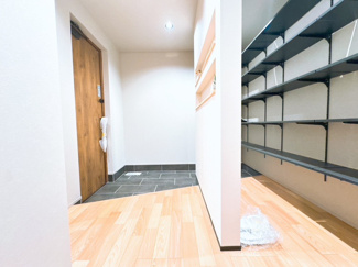 【玄関】 | 大津市瀬田三丁目 天然木デザイン平屋建売