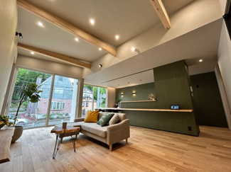 【居間・リビング】 | 大津市瀬田三丁目 天然木デザイン平屋建売 | クリエイター厳選の家具照明付きにて販売中♪										
