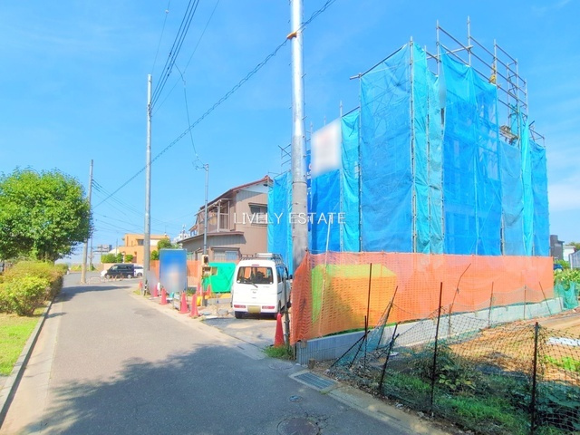 草加市新里町 新築分譲住宅 全3棟 3号棟の前面道路含む現地写真