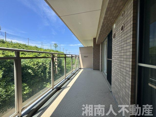 鎌倉七里ガ浜パーク・ホームズのバルコニー|落ち着いた時間を過ごせるバルコニーです