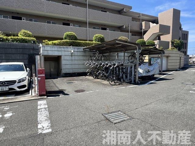 鎌倉七里ガ浜パーク・ホームズの駐車場|駐車場があるので、車を買う予定の方も安心です