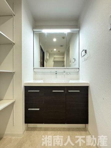 鎌倉七里ガ浜パーク・ホームズの独立洗面台|独立洗面台、朝の身支度には欠かせません