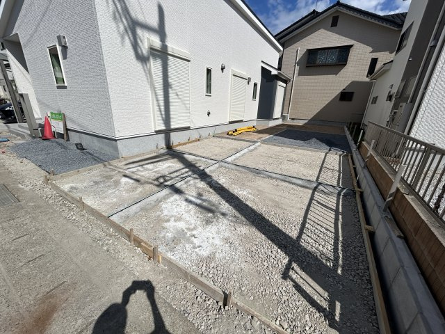 新築　高崎市日光町24-1期　LIGNAGE　１号棟の駐車場|現地写真　駐車スペースは並列2台+2台分可能です！
