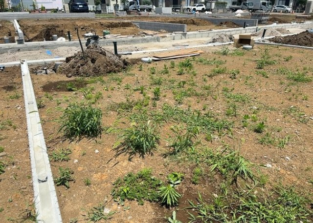 【外観】 | 隣家の土地はどうなっているのか、生活利便施設が近くにあるのか、学校まで近いかなど、お客様のライフスタイルにあわせたイメージが重要です。また、近くにあると困る施設が近くにないかも確認するといいでしょう。