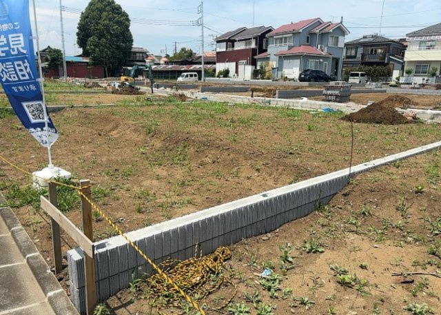【外観】 | 土地の形が極端に長細かったり、狭小地、あるいは道路との高低差がある傾斜地だった場合、後々売ろうとしても買い手がつかない場合もあります。後々、売却することになった時に価値の下がらない土地を選びましょう。