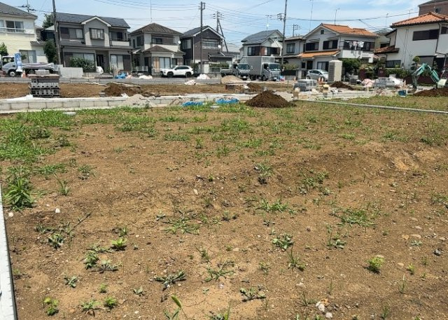 【外観】 | 隣家の土地はどうなっているのか、生活利便施設が近くにあるのか、学校まで近いかなど、お客様のライフスタイルにあわせたイメージが重要です。また、近くにあると困る施設が近くにないかも確認するといいでしょう。