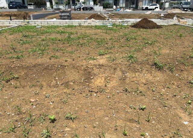 【外観】 | 家を建てる前提で土地を探している場合、地盤の丈夫さは譲れない条件の一つです。地盤が脆弱だと追加工事が必要となります。また、過去に地盤沈下や液状化現象を起こした土地は、できるだけ避けた方がいいでしょう。