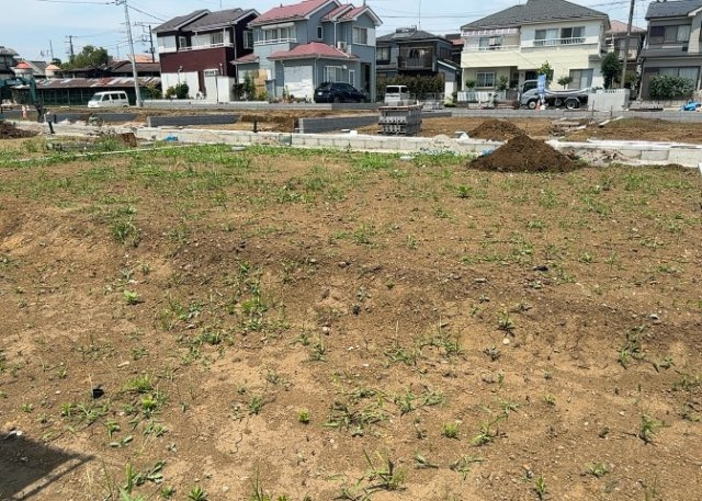 【外観】 | 人が暮らすうえで日光は大切な要素となります。日当たりの良さは譲れないポイントですね。併せて近くに大きな建築物の建築予定がないか、あるいはそれが可能な土地が近くにないか事前に確認することもお勧めします。