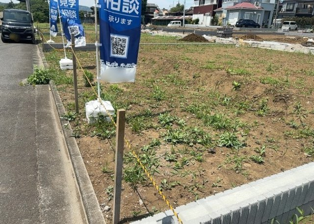【外観】 | 土地の形が極端に長細かったり、狭小地、あるいは道路との高低差がある傾斜地だった場合、後々売ろうとしても買い手がつかない場合もあります。後々、売却することになった時に価値の下がらない土地を選びましょう。