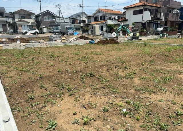 【外観】 | 隣家の土地はどうなっているのか、生活利便施設が近くにあるのか、学校まで近いかなど、お客様のライフスタイルにあわせたイメージが重要です。また、近くにあると困る施設が近くにないかも確認するといいでしょう。