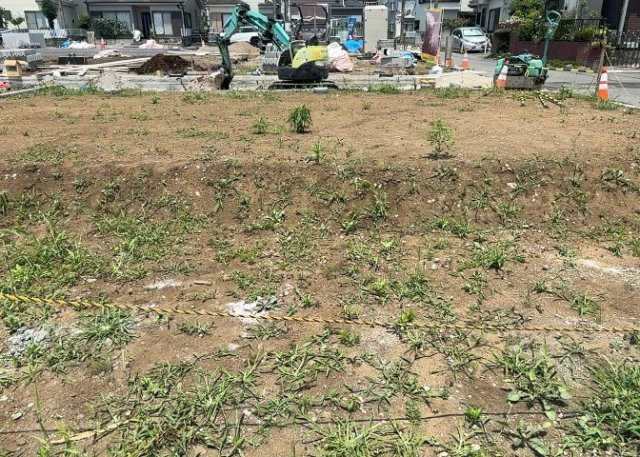 【外観】 | 土地を買う際、住む地域の自治体や福祉の補助制度にも注目してみましょう。子供や老人の医療補助やゴミ出しのルールなど、自治体によってルールに大きな違いがあるため、暮らしやすい土地で判断するとよいでしょう。