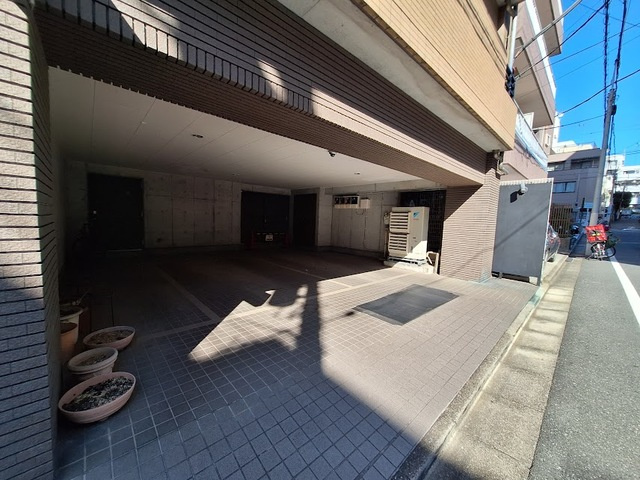 アサヒマンションの駐車場