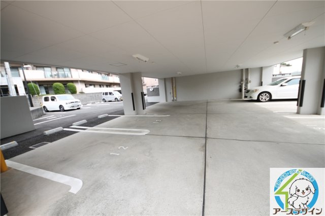 パストラルコートの駐車場