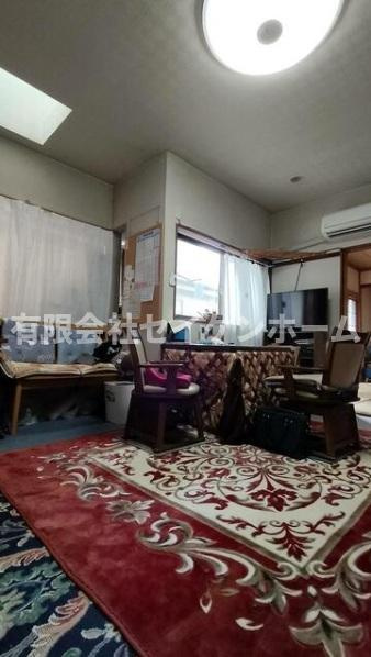 行田市持田2丁目　中古戸建の居間・リビング