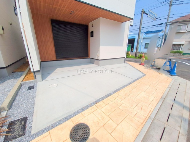 草加市氷川町 新築分譲住宅 全8棟 1号棟の駐車場