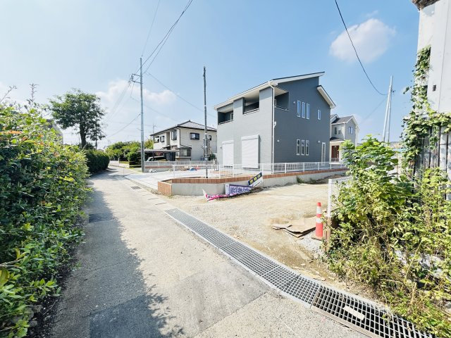 新築　前橋市川曲町第2　Livele Garden.S　3号棟の前面道路含む現地写真|現地写真　南側接道幅員約3.3ｍ
