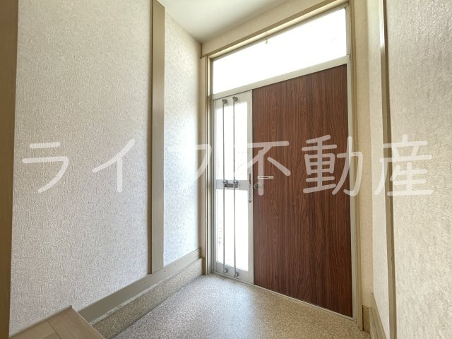 中小阪5丁目貸家の玄関