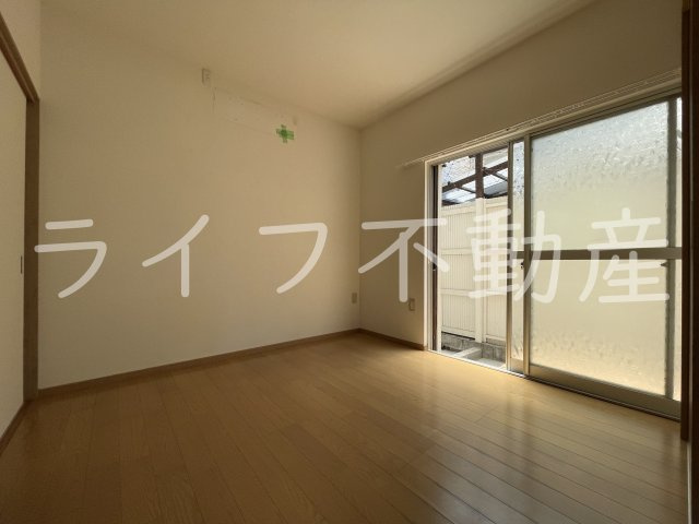 中小阪5丁目貸家の居間・リビング