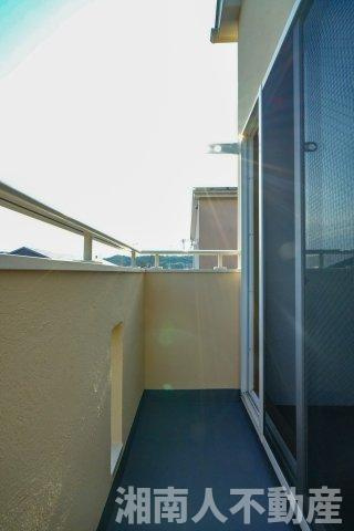 藤沢市西富２丁目１６－１２戸建てのバルコニー|広々としたバルコニーです